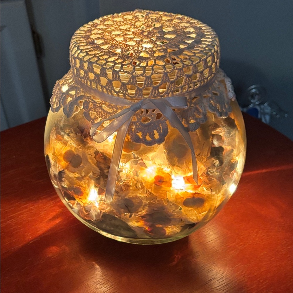 Elegant Lace-Covered Glass Bubble Bowl with Potpourri & Plug in White Lights
